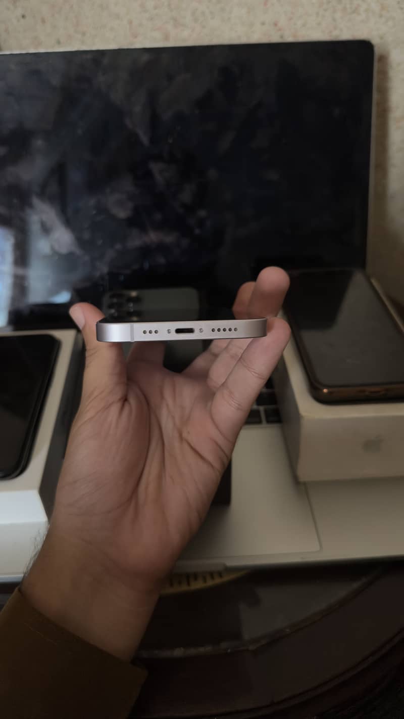 Apple iPhone 14 3