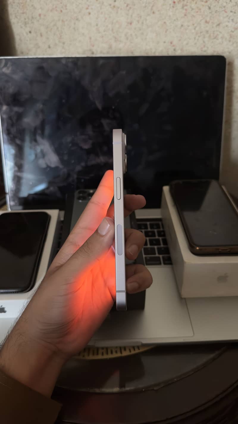 Apple iPhone 14 4