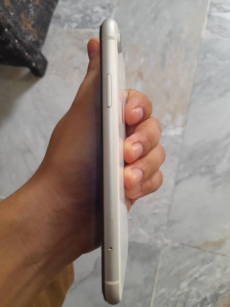 Apple iPhone XR 3