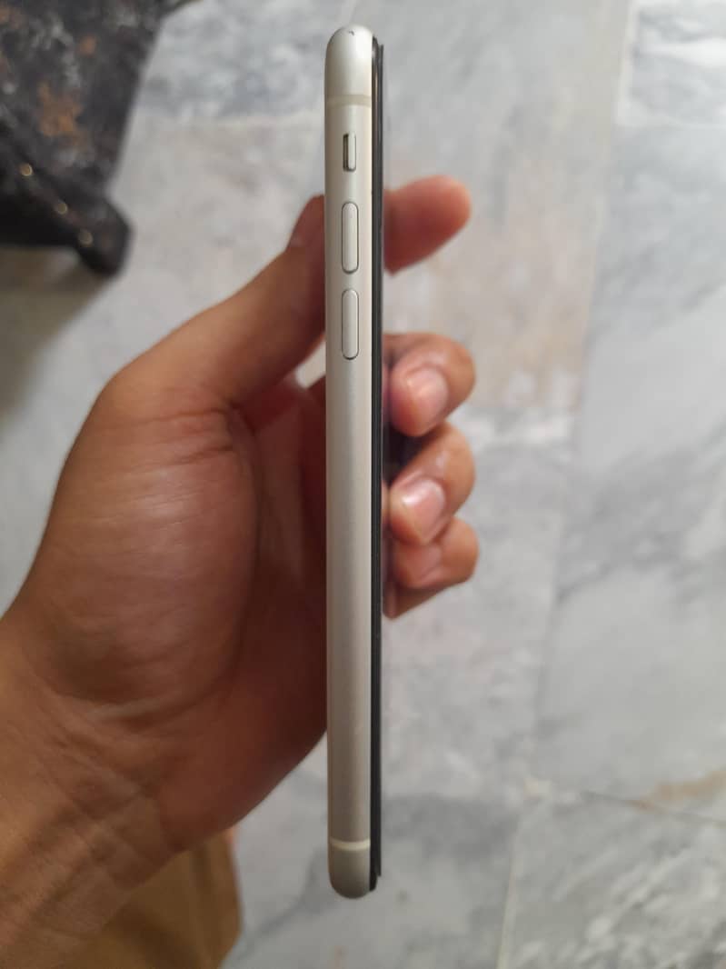 Apple iPhone XR 4