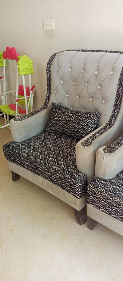 5 seater sofa set urgent sale space issue