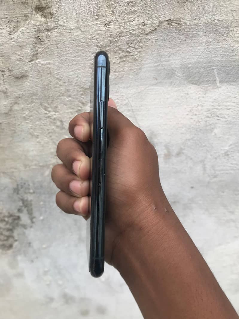 Apple iPhone 11 Pro 2