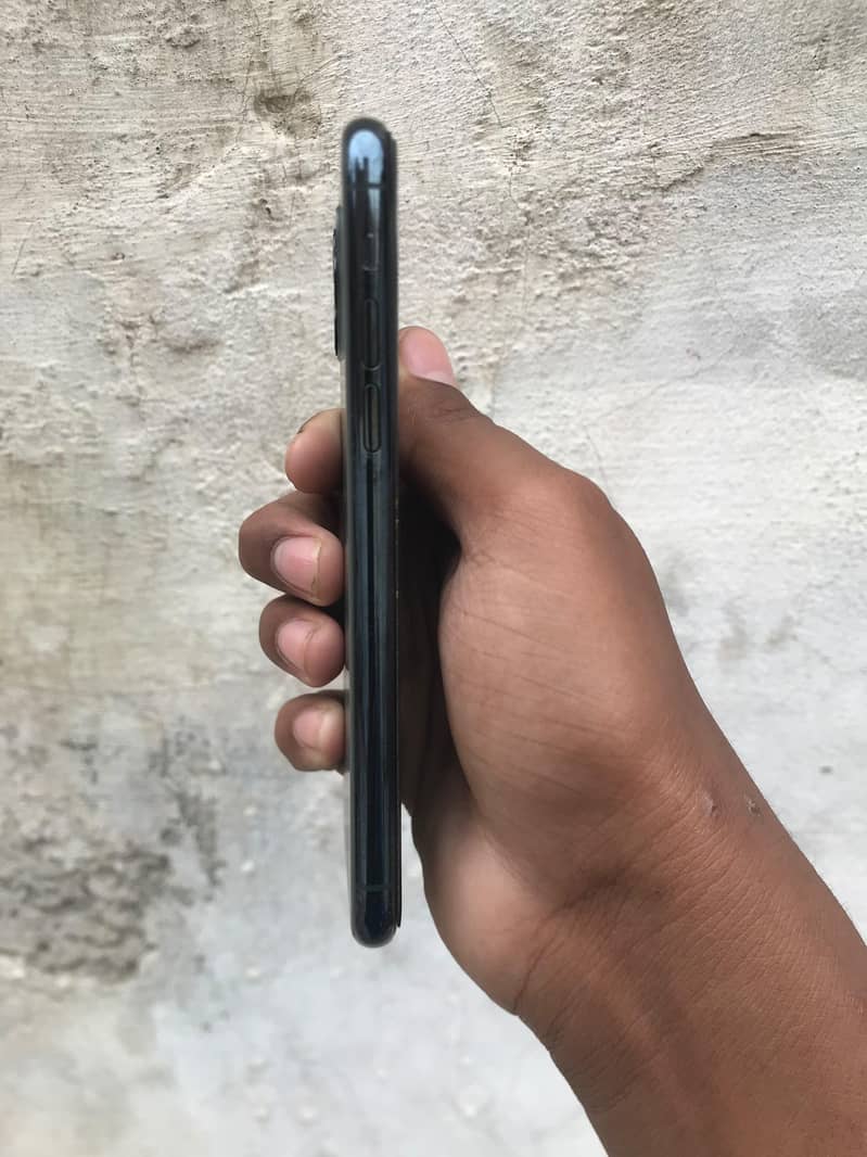 Apple iPhone 11 Pro 3