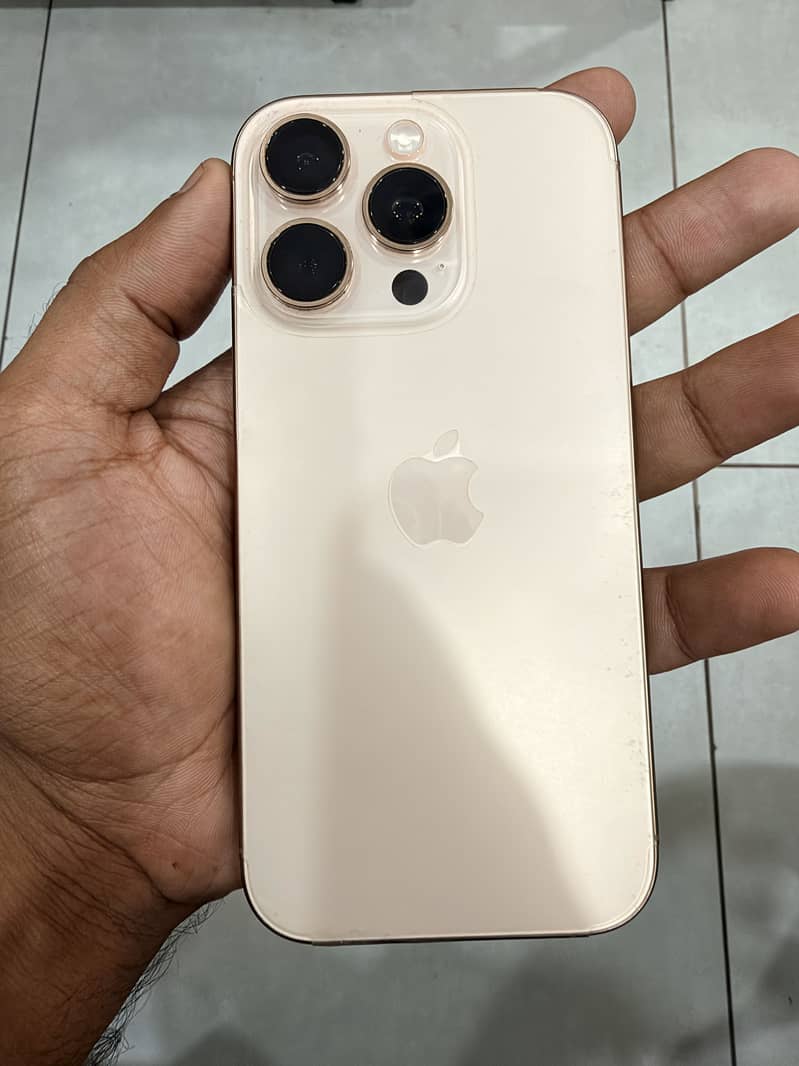 Apple iPhone 16 Pro 3