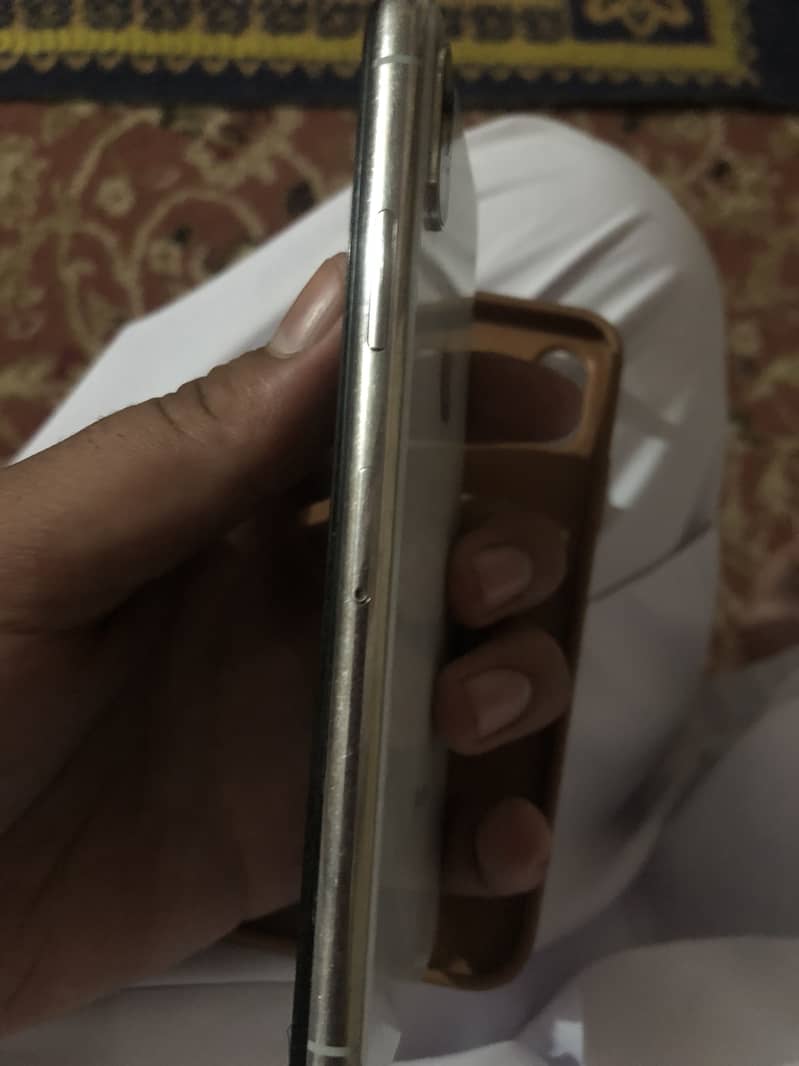 Apple iPhone X 4