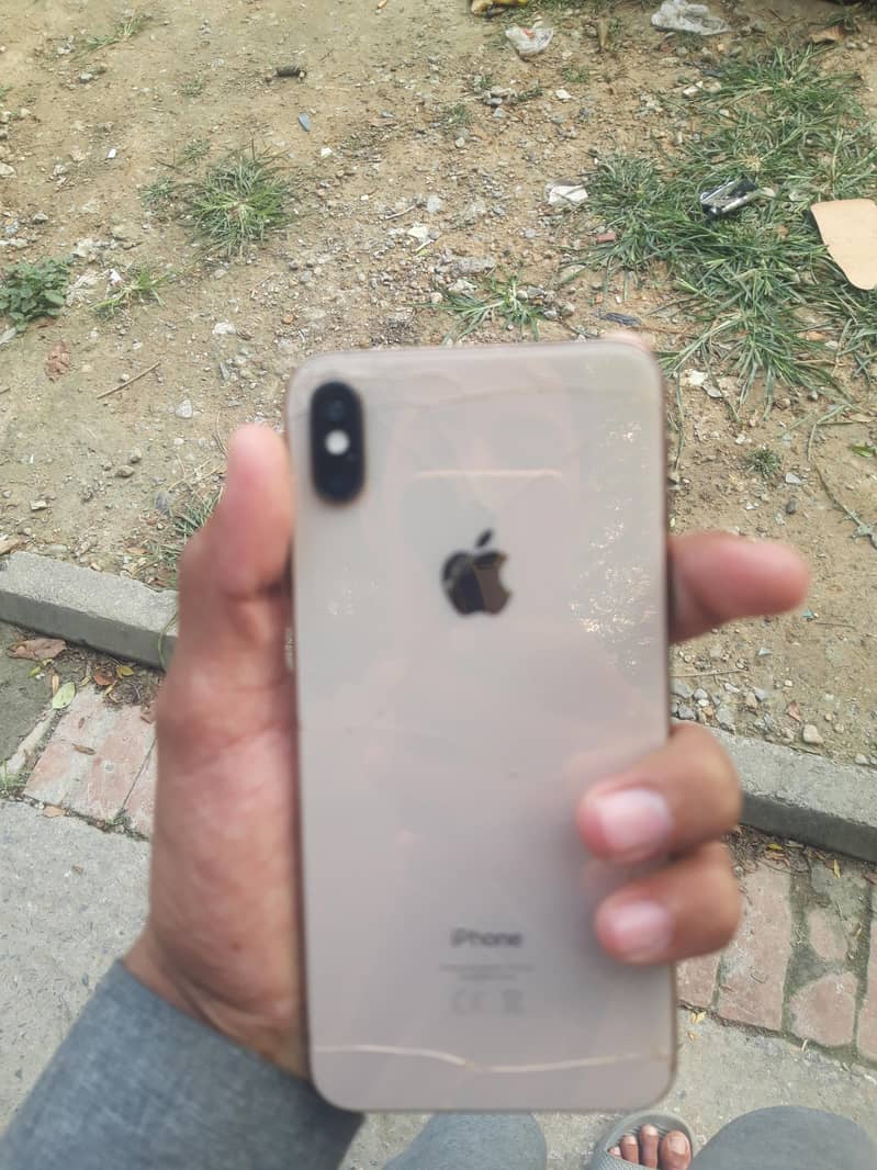 Apple iPhone XS Max 4