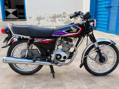 Honda 125 Black color