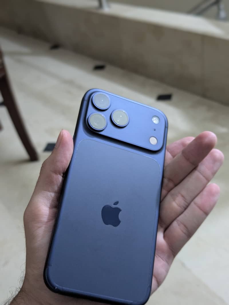 Apple iPhone 17 Pro Max 0