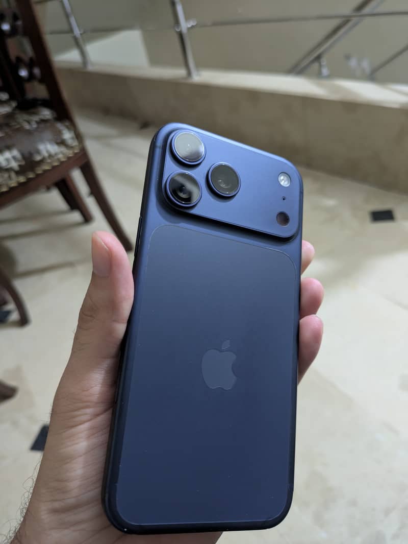 Apple iPhone 17 Pro Max 1