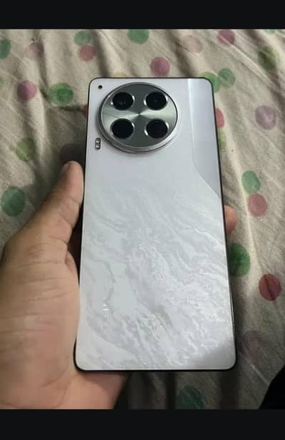 Tecno CAMON 30
