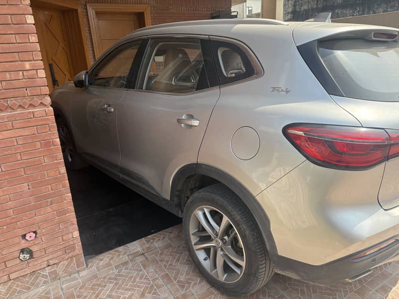 MG HS 2021 0