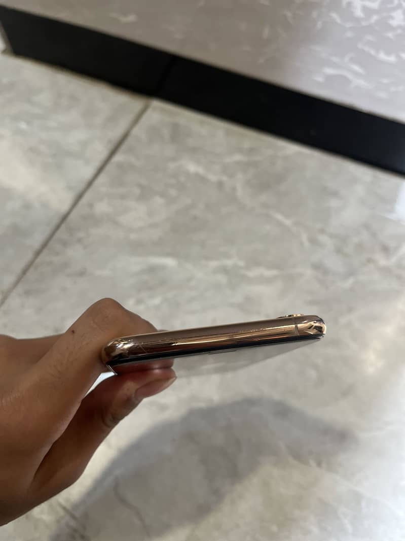 Apple iPhone XS Max 0