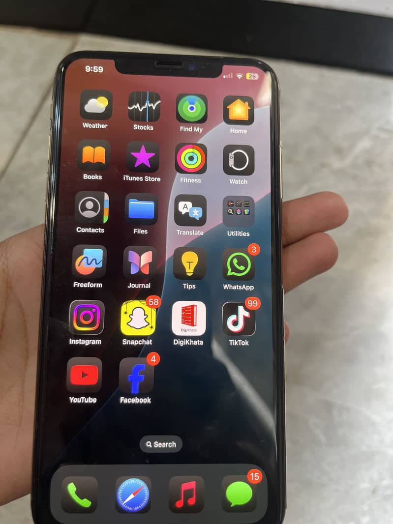 Apple iPhone XS Max 3