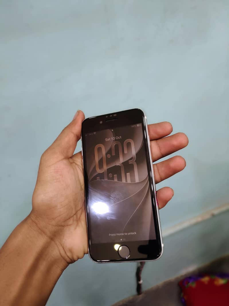 Apple iPhone SE 6