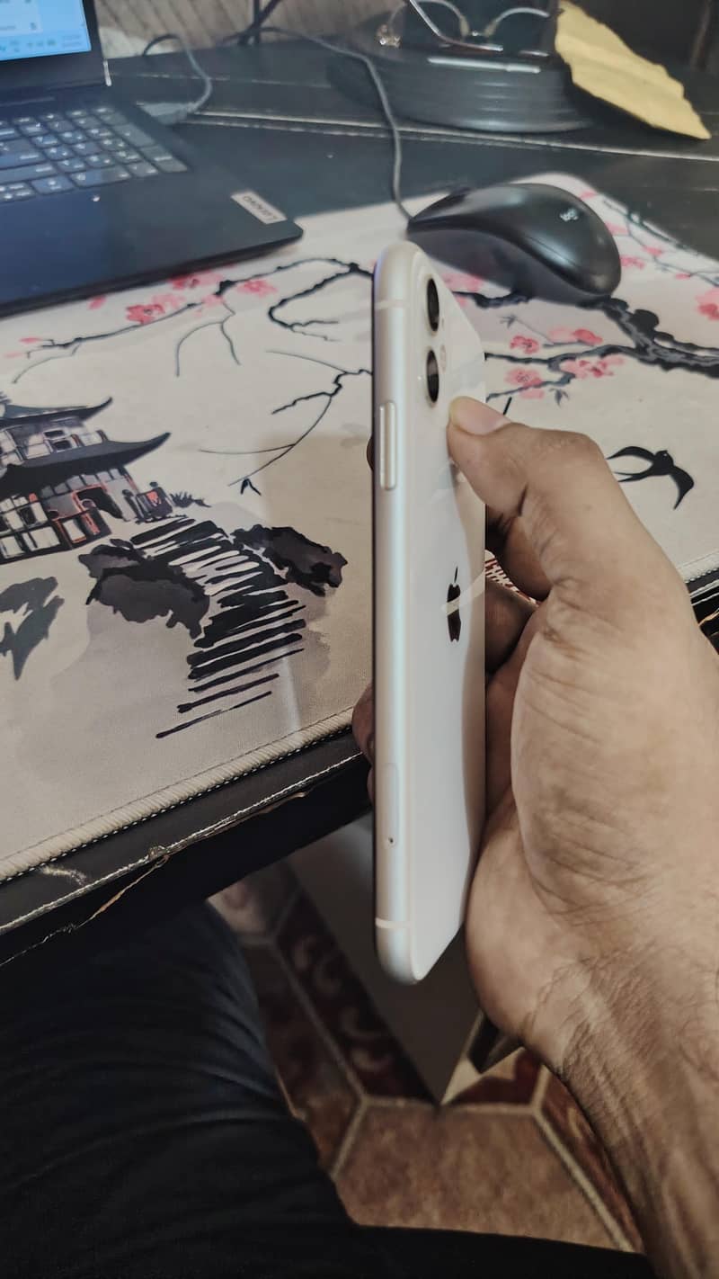 Apple iPhone 11 5