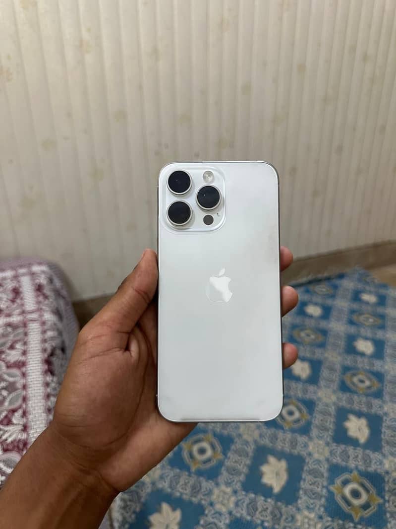 Apple iPhone 15 Pro Max 0