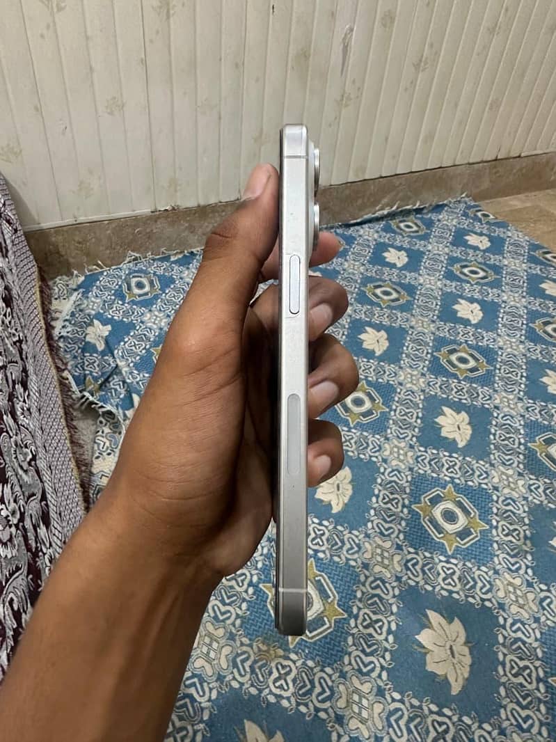 Apple iPhone 15 Pro Max 1