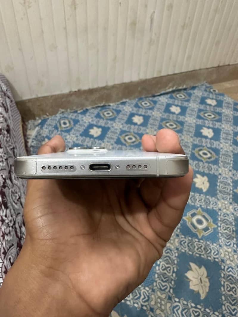 Apple iPhone 15 Pro Max 3