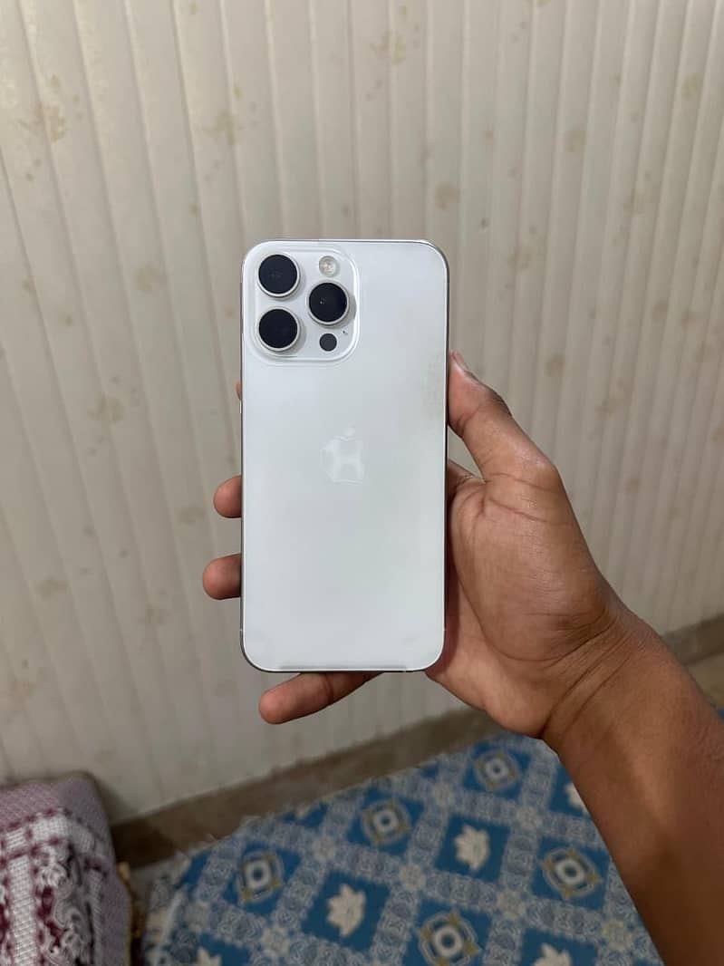 Apple iPhone 15 Pro Max 6