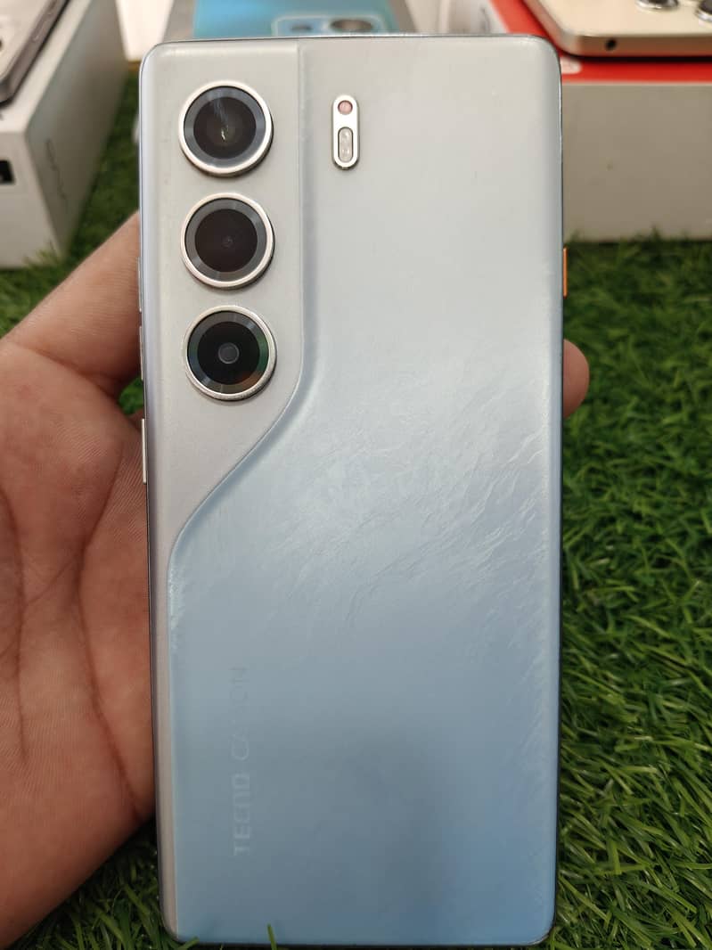 Tecno CAMON 40 Pro 0