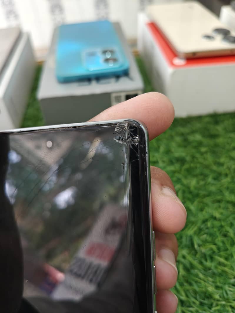 Tecno CAMON 40 Pro 1