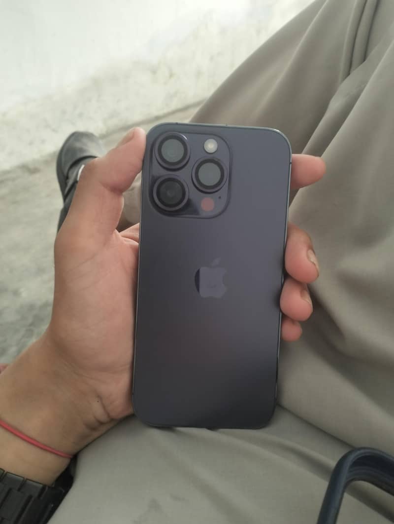Apple iPhone 14 Pro 1
