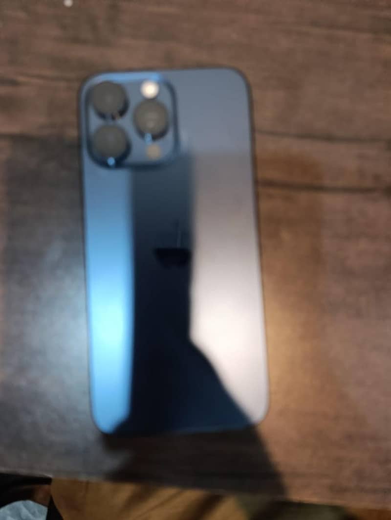 Apple iPhone 15 Pro Max 4