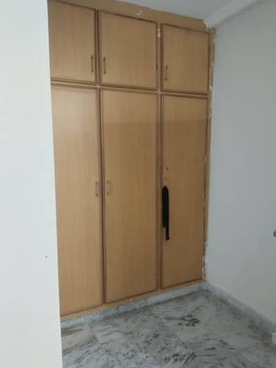 E 11 Open Basement 2 Bed 2 Bath Tv Lounge Kitchen Sep Meter Gas Electric Available