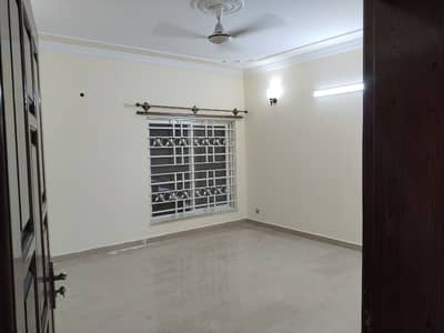 E 11 Ground 3 Bed 4 Bath Drawing Tv Lounge Kitchen Sep Meter Gas Electric Available For Rent Sep Gate