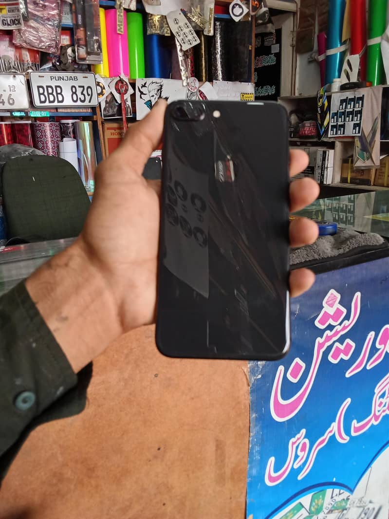 Apple iPhone 8 Plus 1