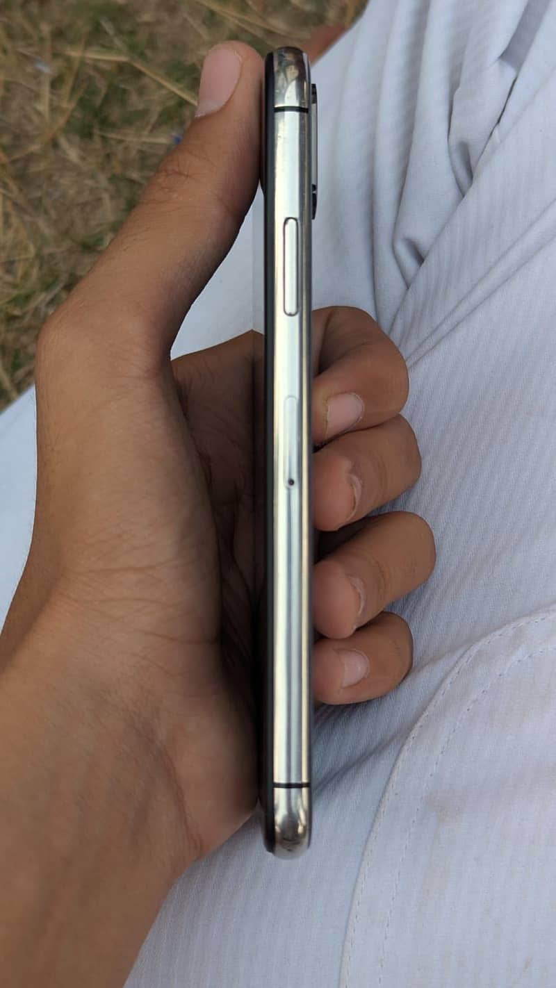Apple iPhone X 3
