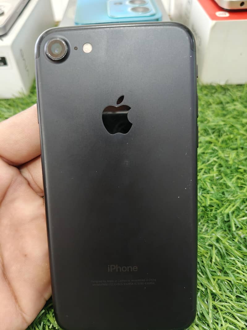 Apple iPhone 7 0