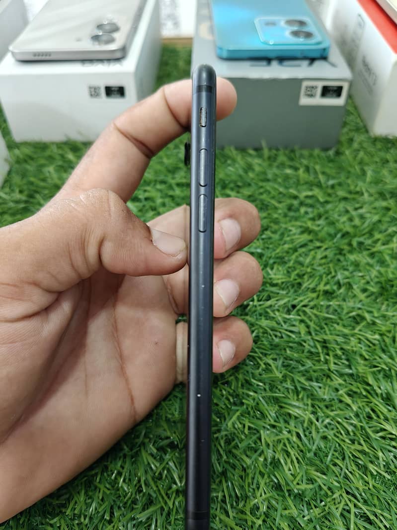 Apple iPhone 7 3