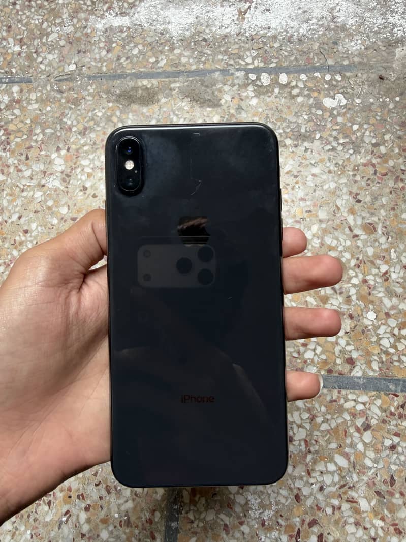 Apple iPhone XS Max 1