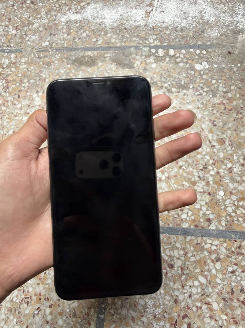 Apple iPhone XS Max 3