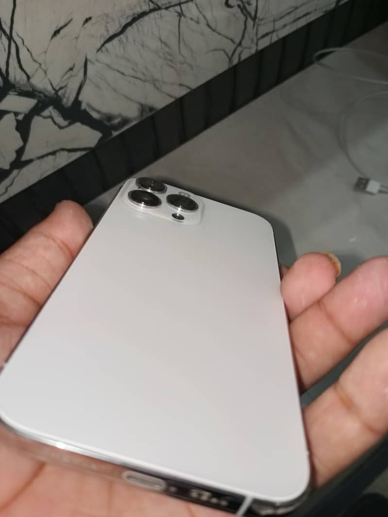 Apple iPhone 13 5