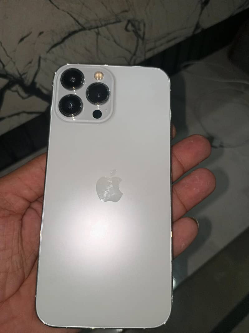 Apple iPhone 13 8