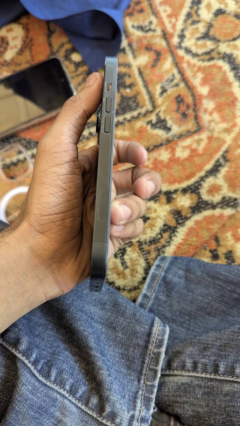 Apple iPhone 14 4