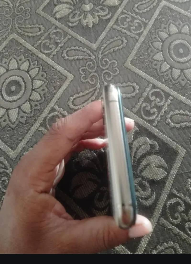 Apple iPhone XS 1