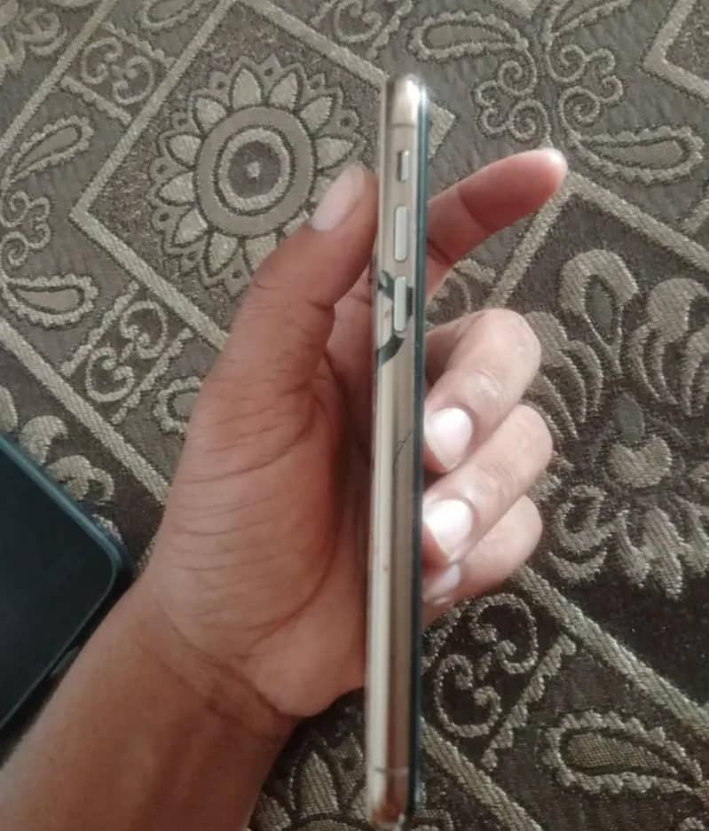 Apple iPhone XS 5