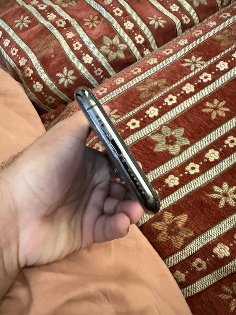 Apple iPhone 11 Pro 1