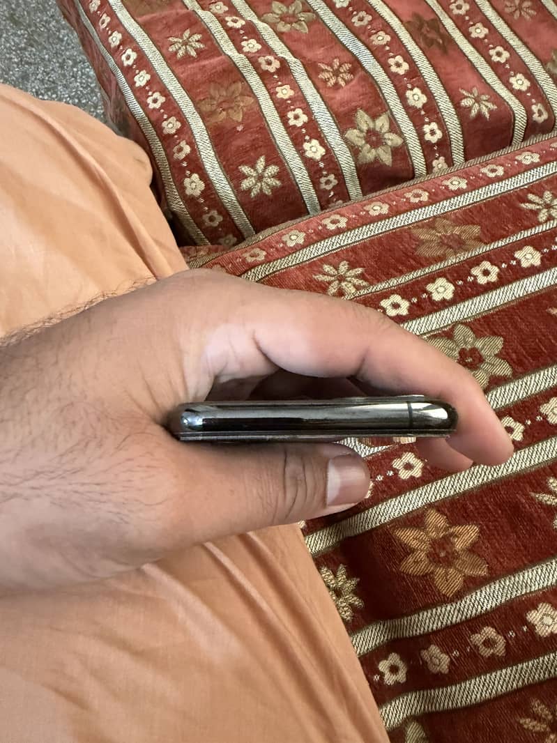 Apple iPhone 11 Pro 2