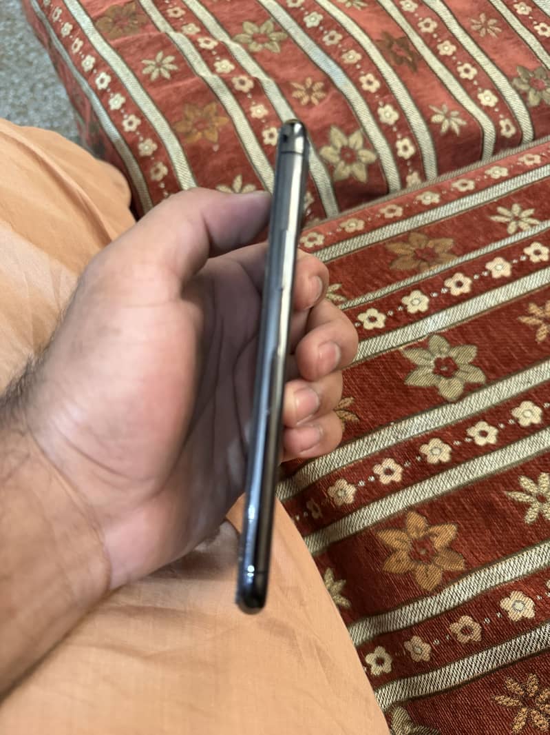 Apple iPhone 11 Pro 3