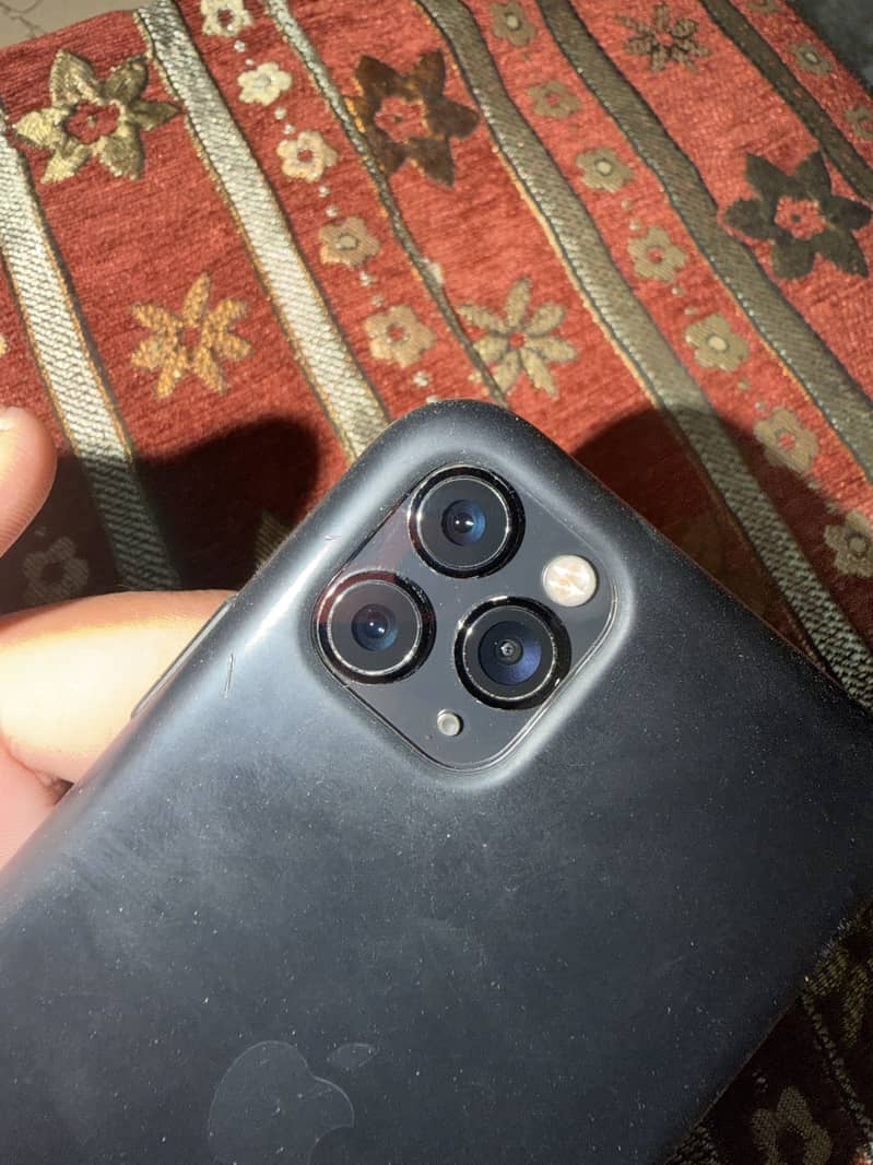 Apple iPhone 11 Pro 4