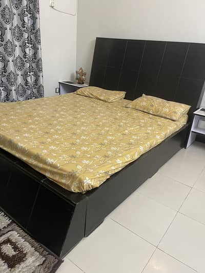 queen bed for sale with side tables