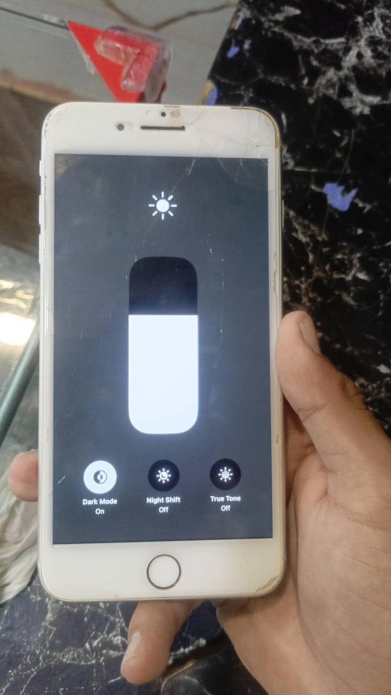 Apple iPhone 8 Plus 4