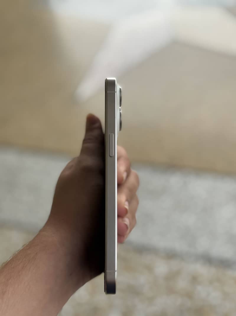 Apple iPhone 15 Pro Max 3