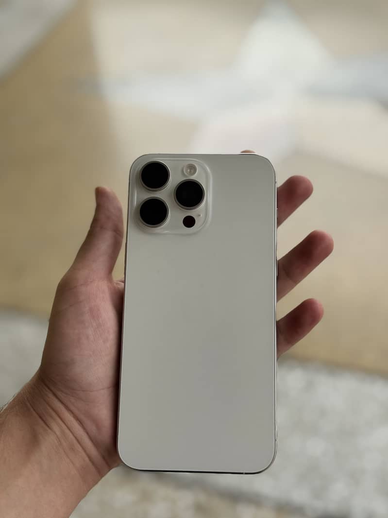 Apple iPhone 15 Pro Max 9