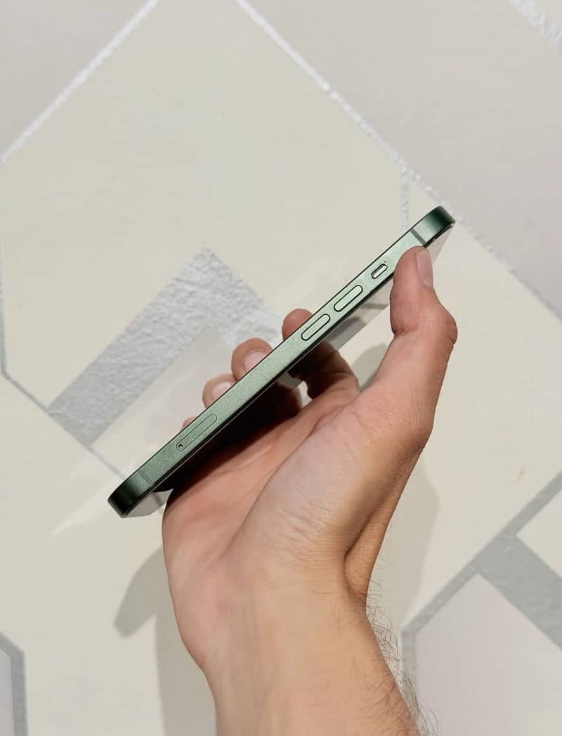 Apple iPhone 13 1