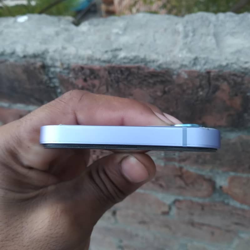 Apple iPhone 12 4